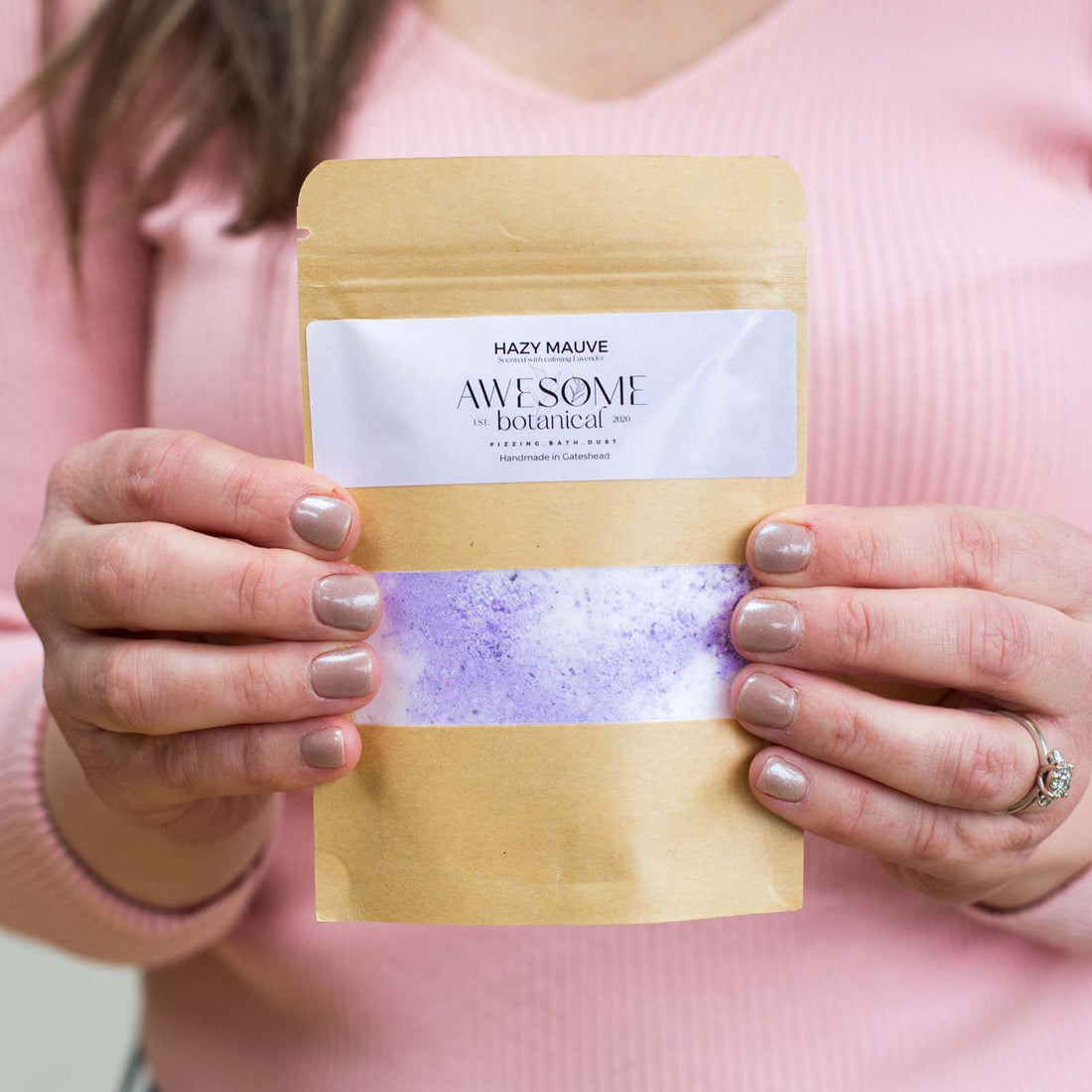 Hazy Mauve Fizzing Bath dust in hands